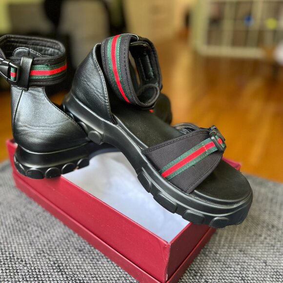 hella cute faux Gucci teva style light weight sandelss size 9 - Picture 6 of 6